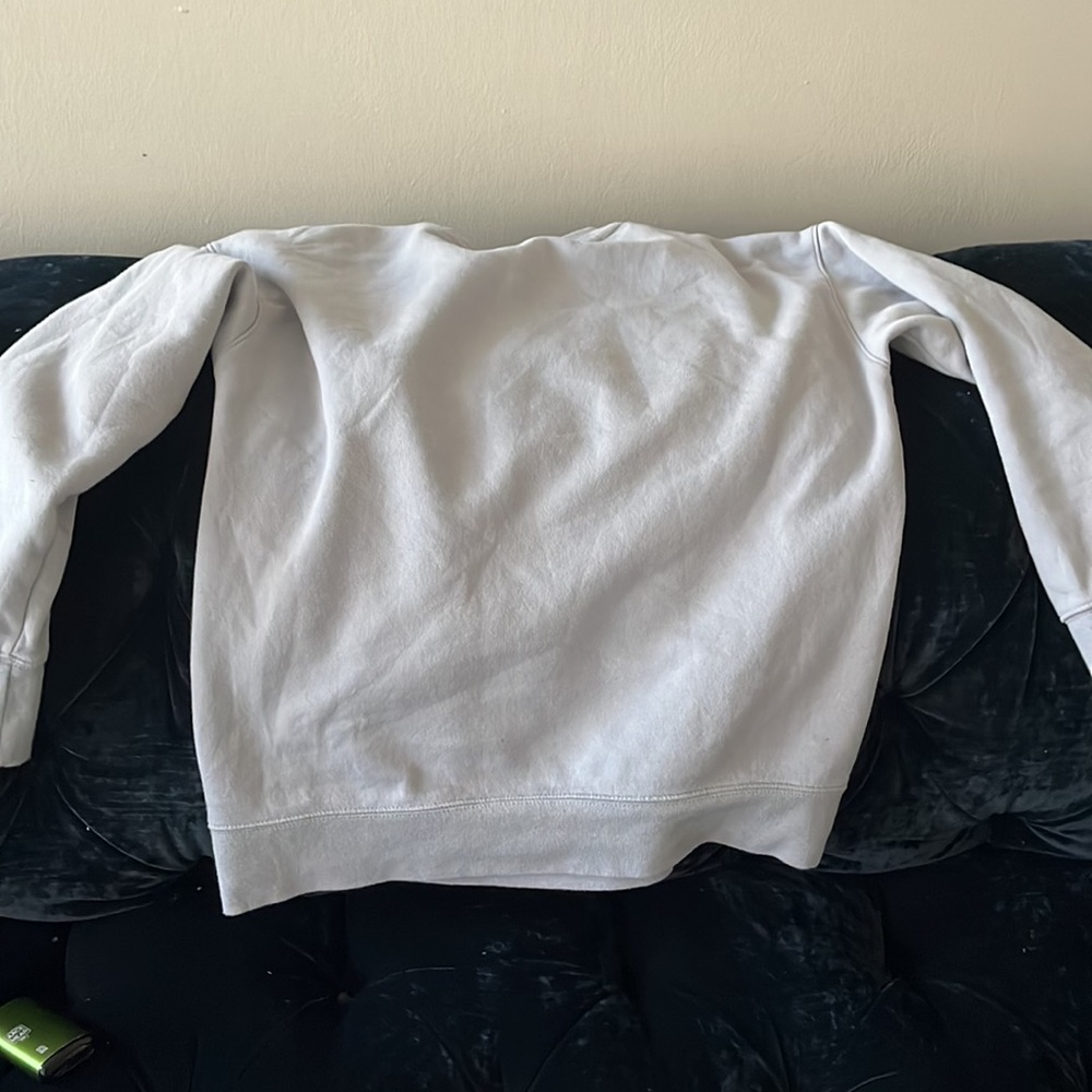 little used new nike sweater - Picture 2 of 3